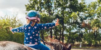 Verlasspferd Titelbild Blogbeitrag Kind auf Pferd